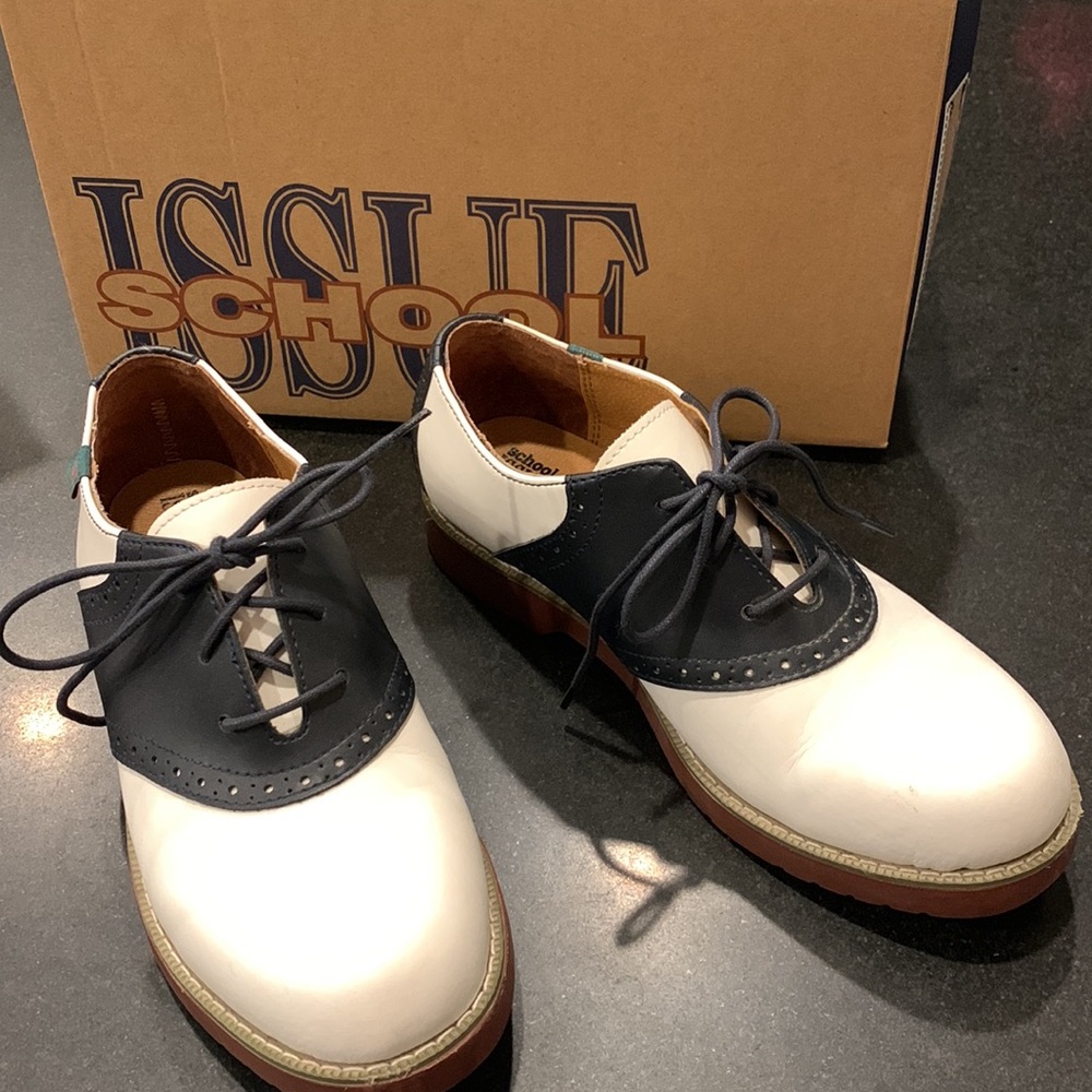 School Issue saddle Oxford shoes (blue & white) size 8W. LNC. Worn twice.